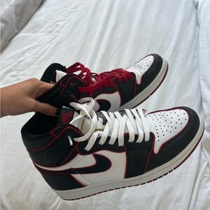 Air Jordan 1 Retro High OG 'Bloodline'